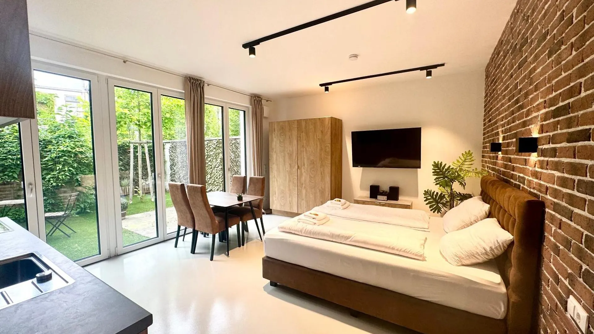 Moebliertes Apartment Mit Terrasse contacts